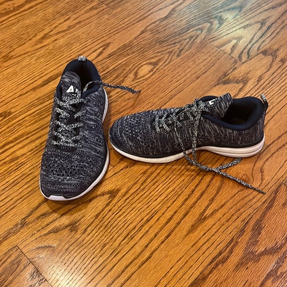 APL Woman’s Blue Techloom Prow Sneakers Size 5.5 - Picture 1 of 6